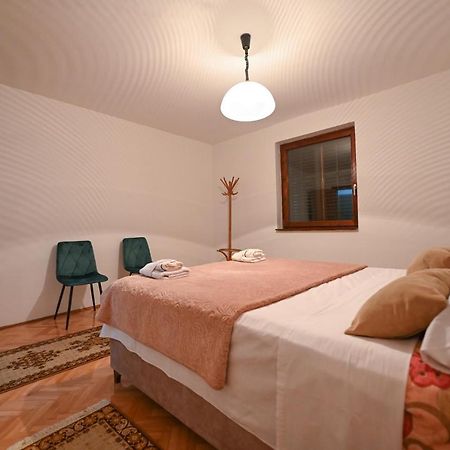 Apartman Oskar พอดโกริกา ภายนอก รูปภาพ