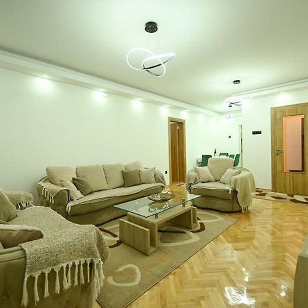 Apartman Oskar พอดโกริกา ภายนอก รูปภาพ