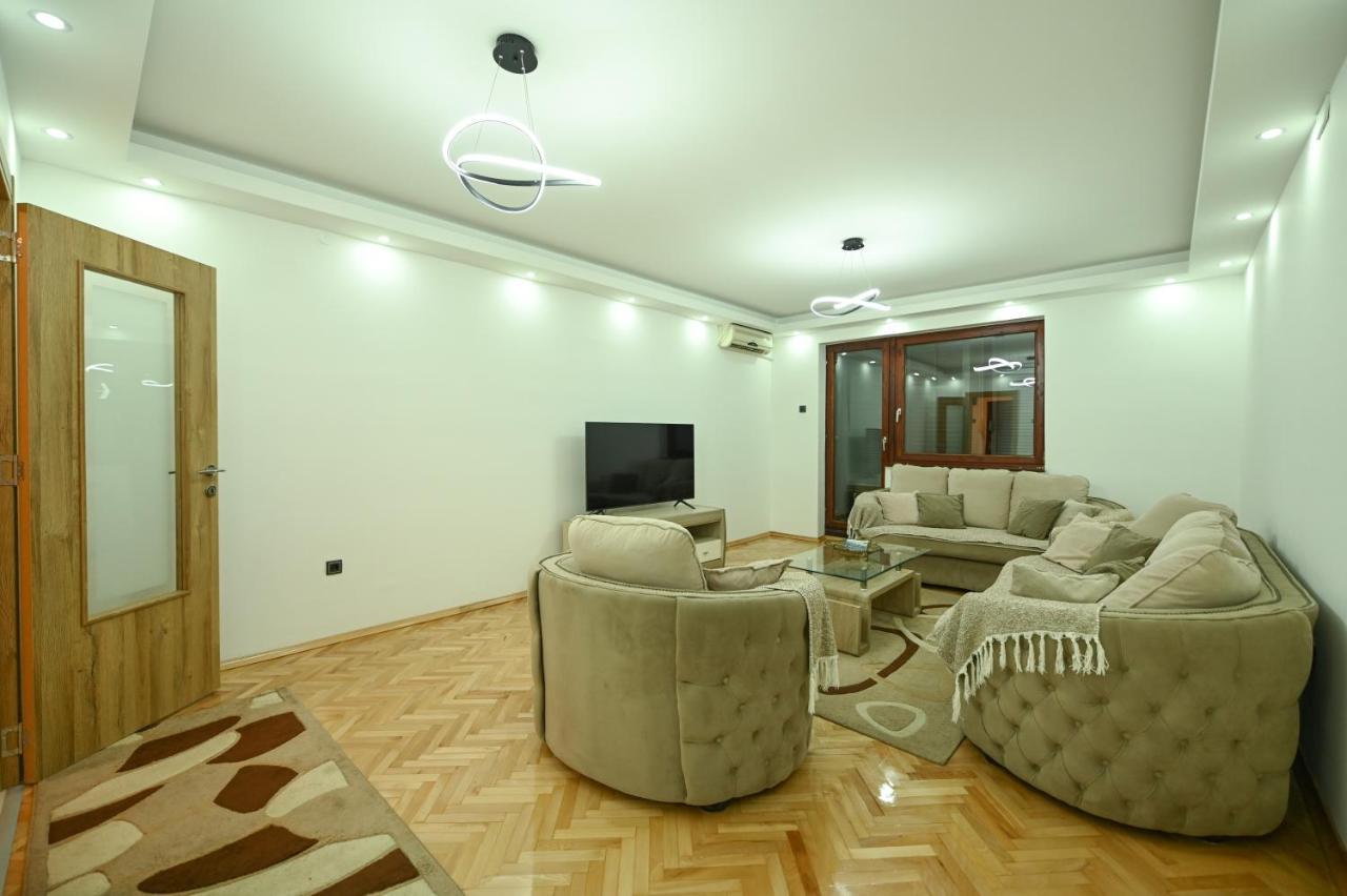 Apartman Oskar พอดโกริกา ภายนอก รูปภาพ