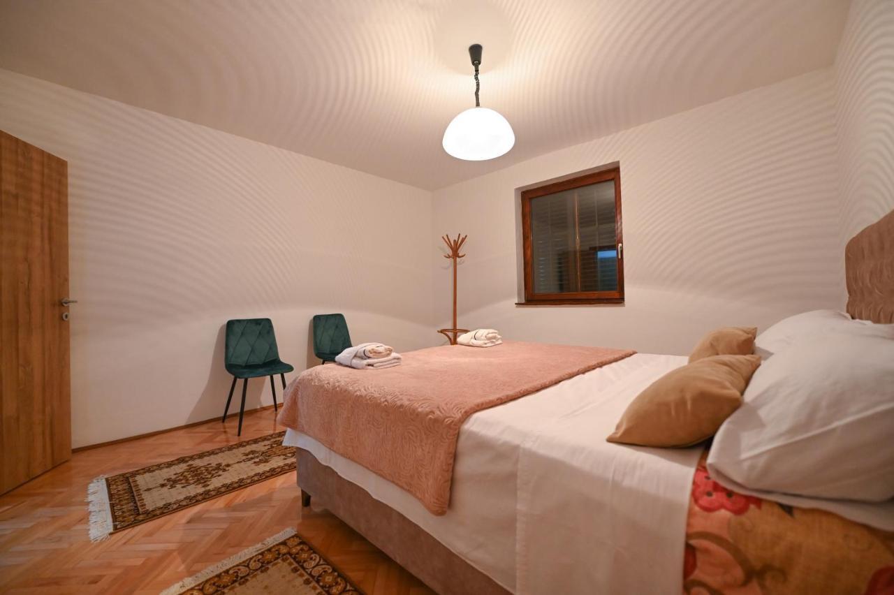 Apartman Oskar พอดโกริกา ภายนอก รูปภาพ