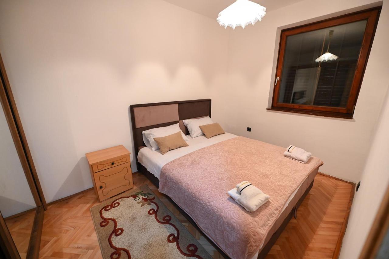 Apartman Oskar พอดโกริกา ภายนอก รูปภาพ