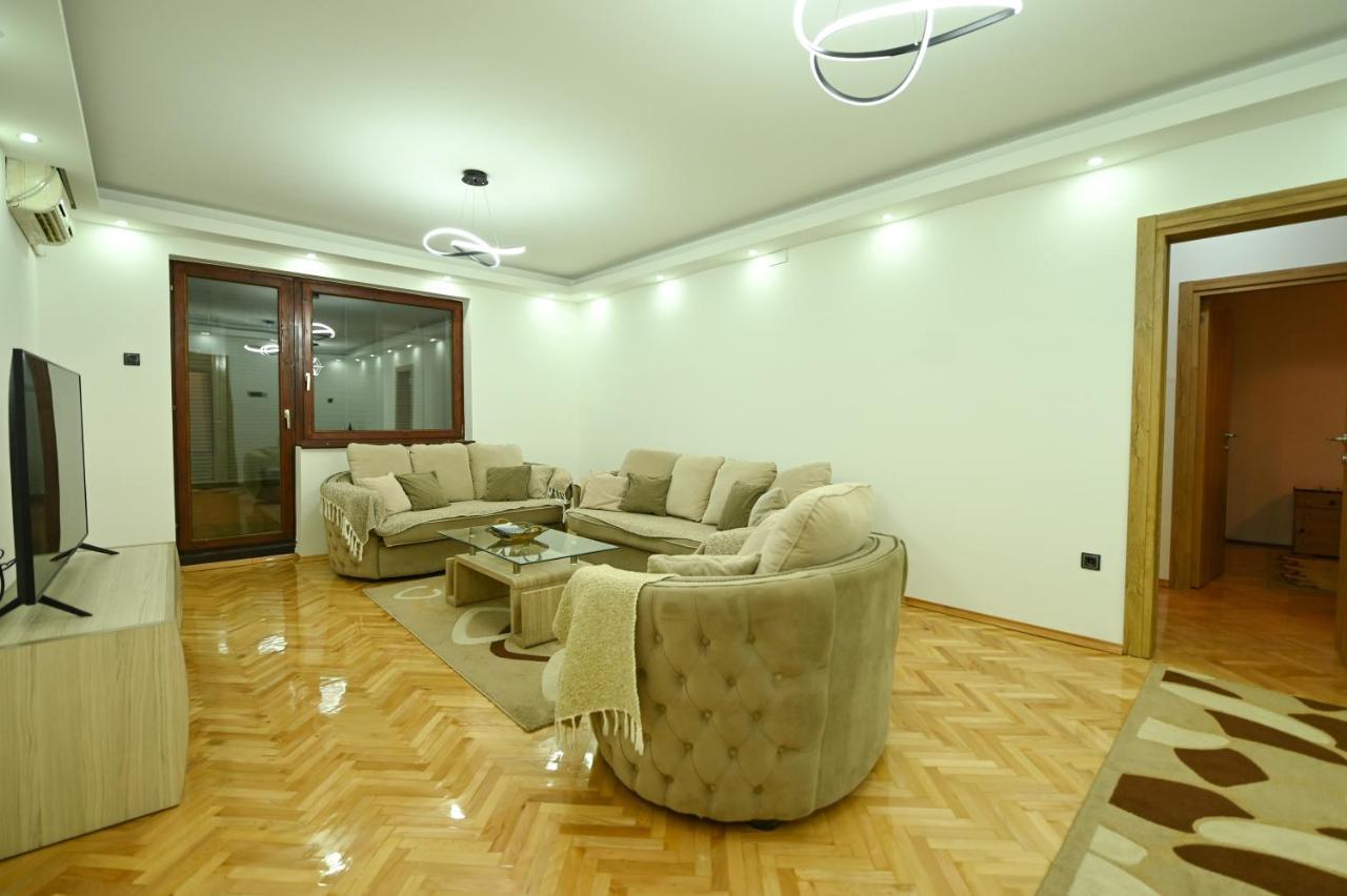 Apartman Oskar พอดโกริกา ภายนอก รูปภาพ