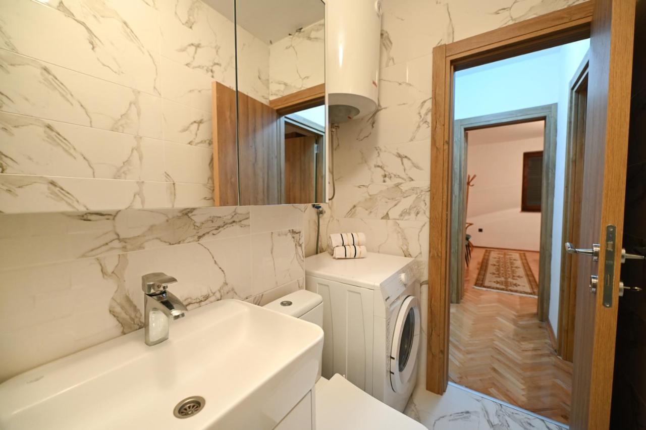 Apartman Oskar พอดโกริกา ภายนอก รูปภาพ