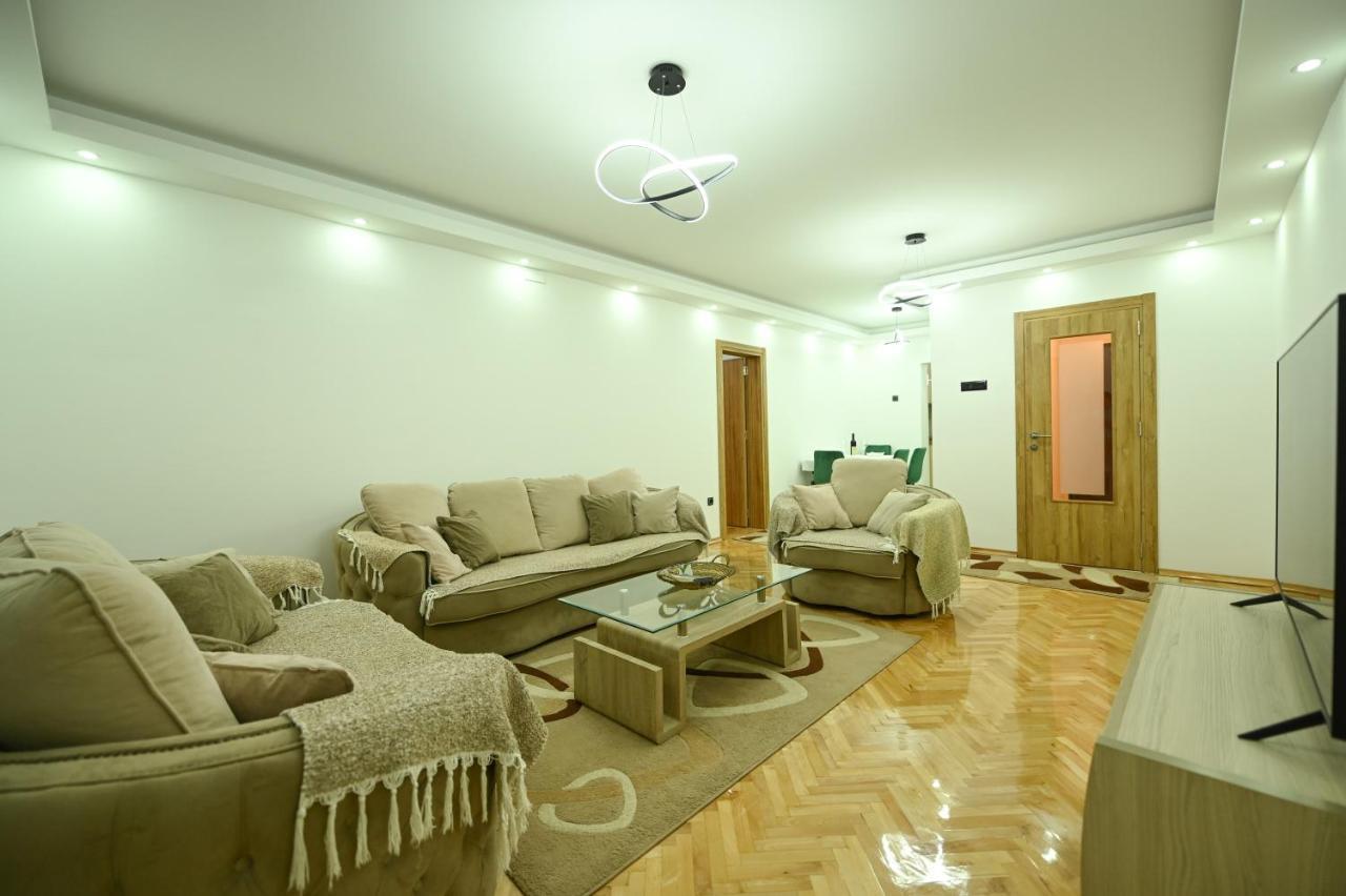 Apartman Oskar พอดโกริกา ภายนอก รูปภาพ