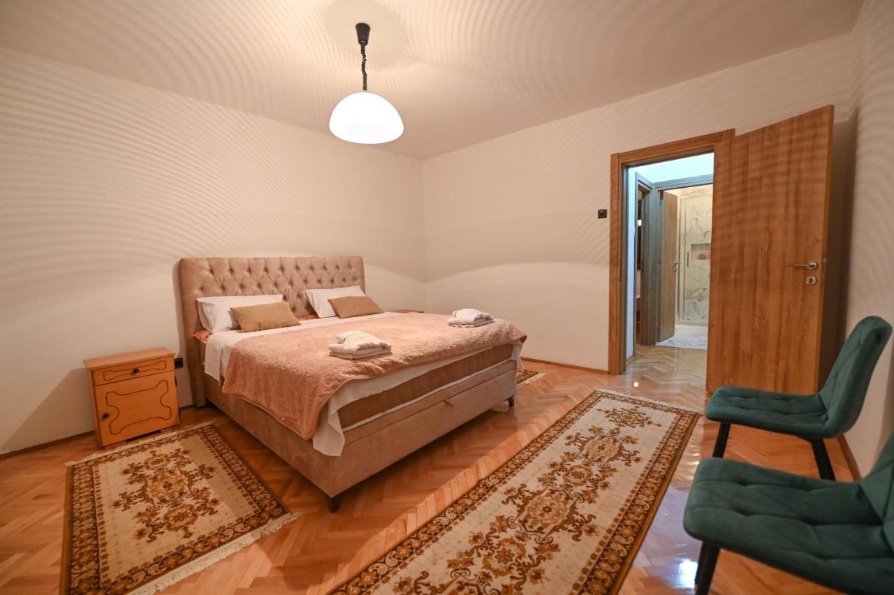 Apartman Oskar พอดโกริกา ภายนอก รูปภาพ