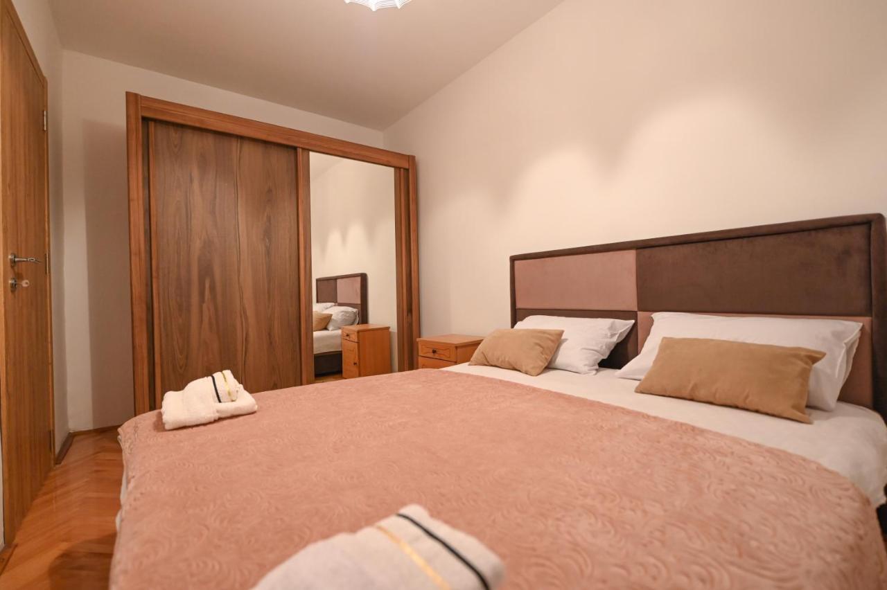 Apartman Oskar พอดโกริกา ภายนอก รูปภาพ