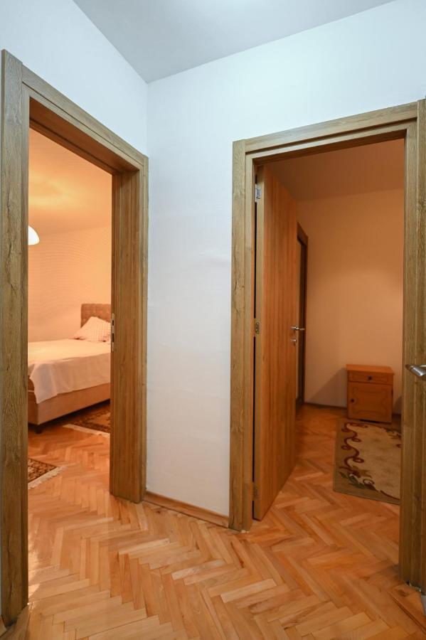 Apartman Oskar พอดโกริกา ภายนอก รูปภาพ