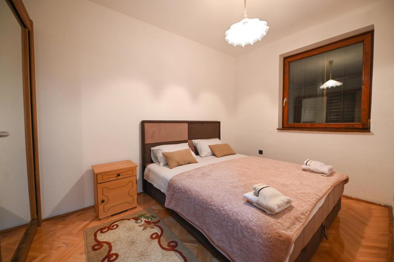 Apartman Oskar พอดโกริกา ภายนอก รูปภาพ